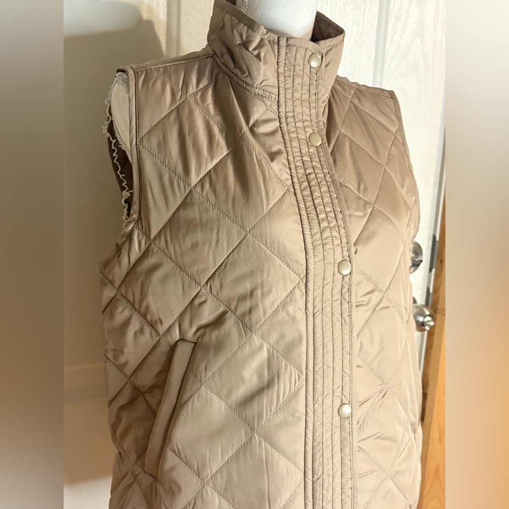 Maurices Quilted Beige Vest with Pockets size Medium NWT - Picture 2 of 13